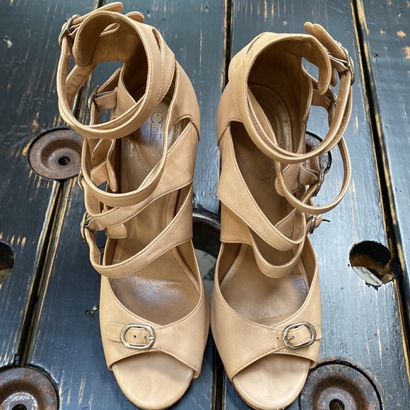 Chloe Strappy Multi Buckle Wedge Samdal - Picture 3 of 9